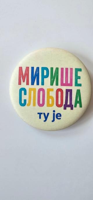 bedž miriše sloboda tu je  