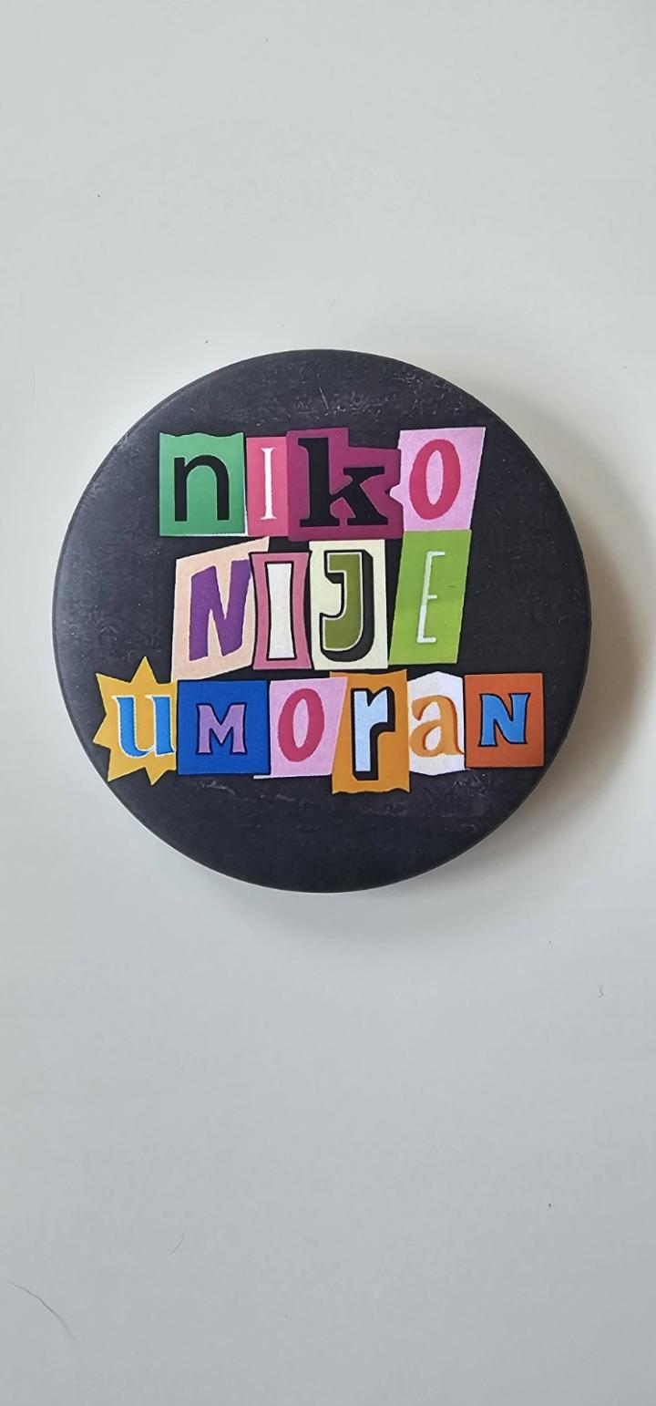 bedž niko nije umoran 