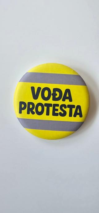 bedž vođa protesta  